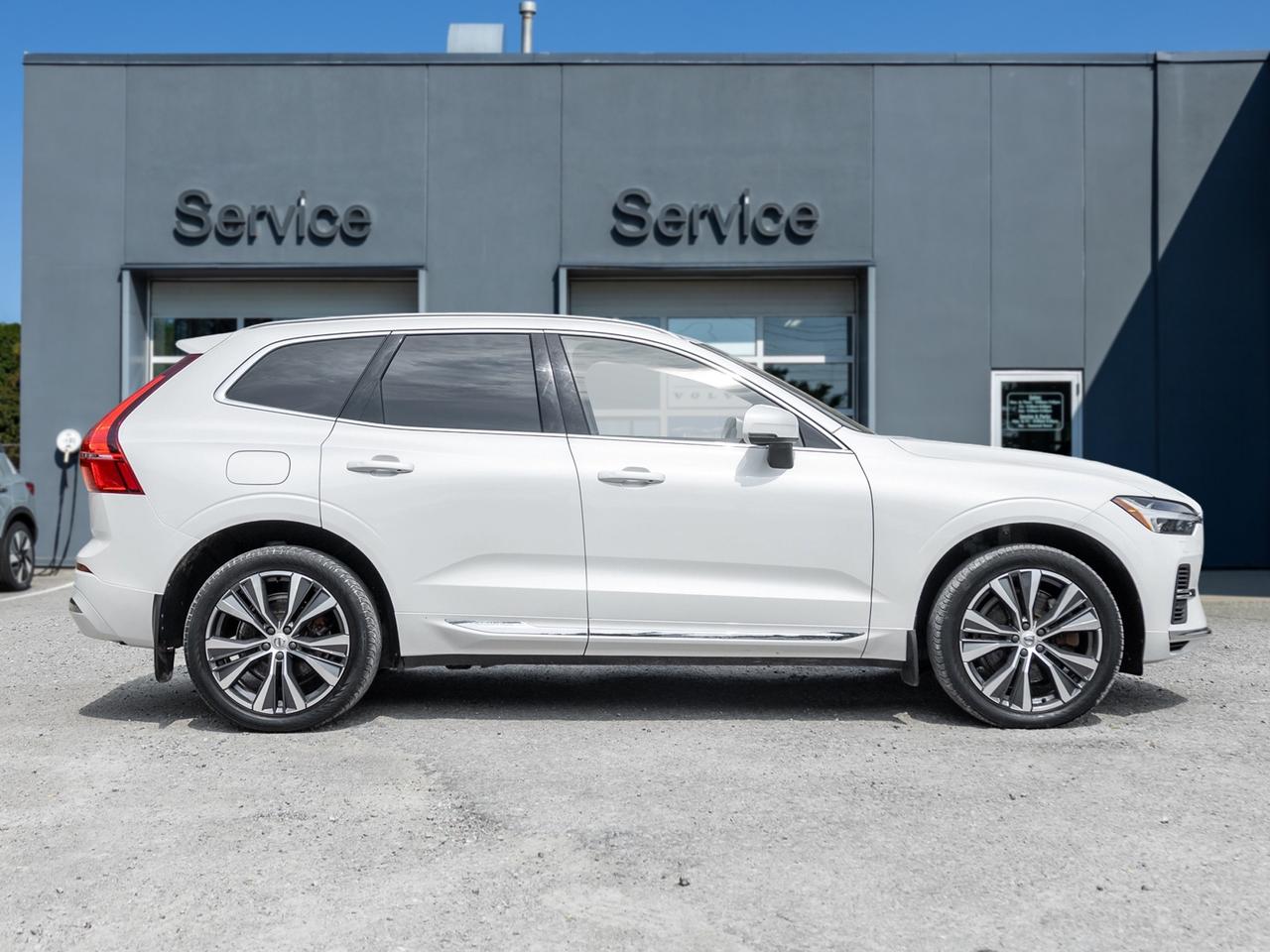 2022 Volvo XC60 Recharge T8 eAWD PHEV Inscription Exp  NEW TIRES & BRAKES Photo