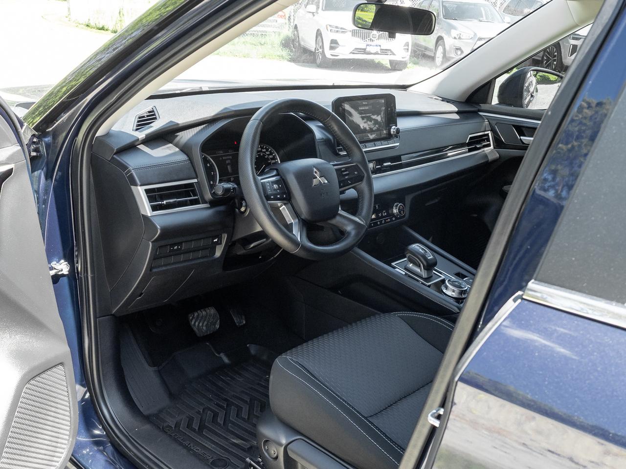 2024 Mitsubishi Outlander SE S-AWC CPO FINANCE RATES FOR AS LOW AS 0.90% Photo