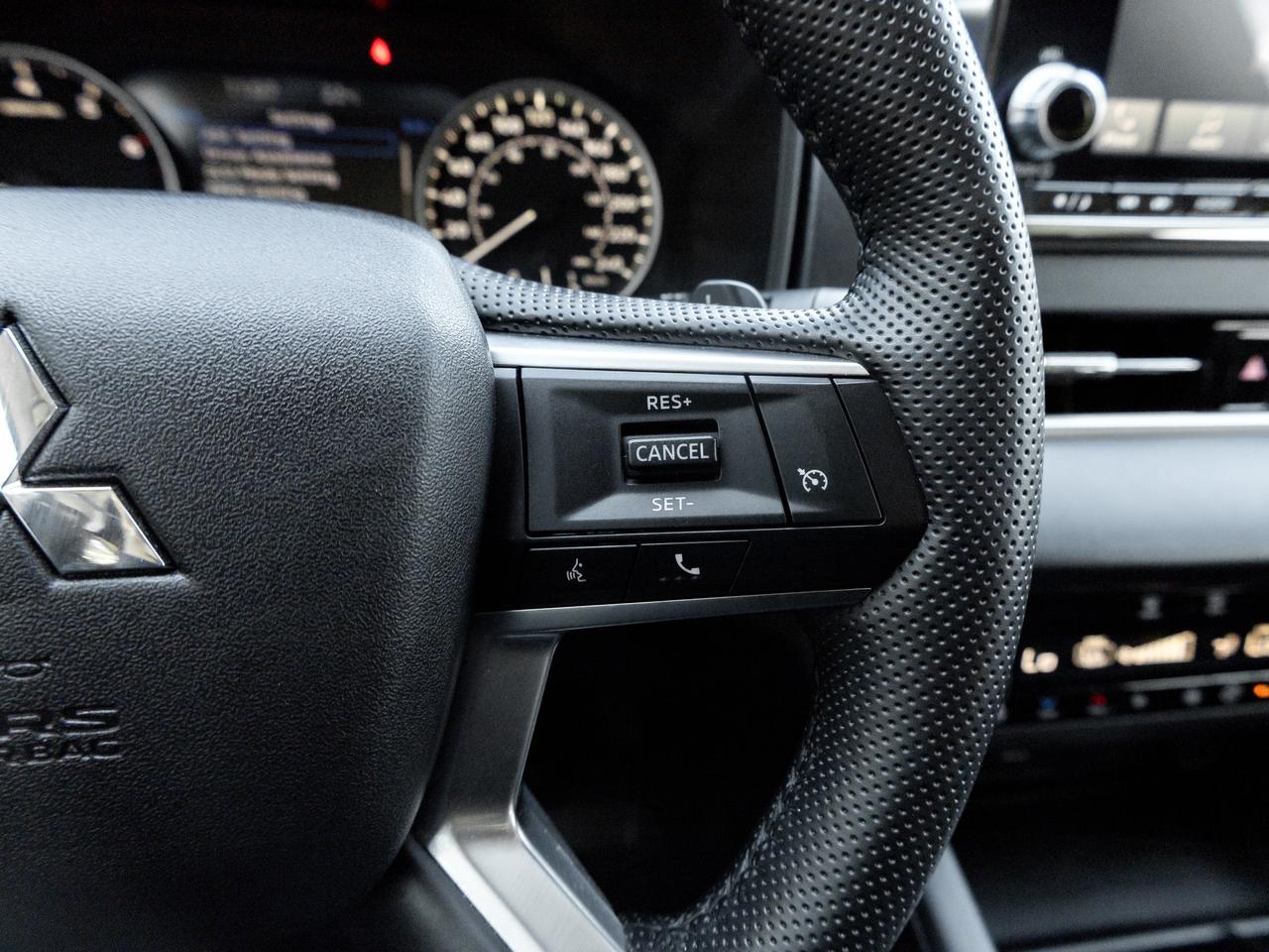2024 Mitsubishi Outlander SE S-AWC CPO FINANCE RATES FOR AS LOW AS 0.90% Photo