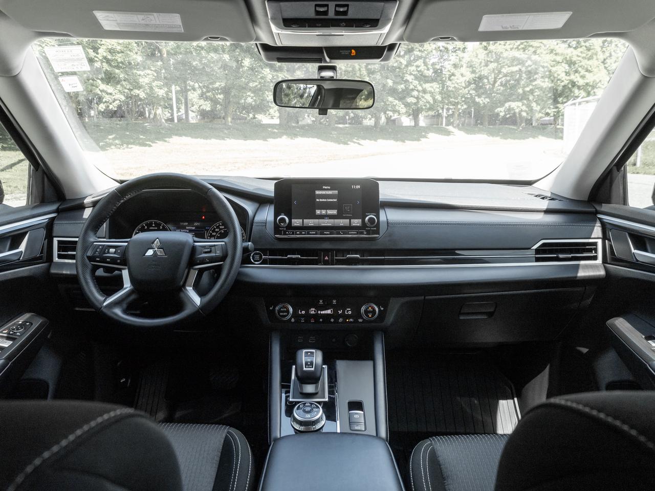 2024 Mitsubishi Outlander SE S-AWC CPO FINANCE RATES FOR AS LOW AS 0.90% Photo