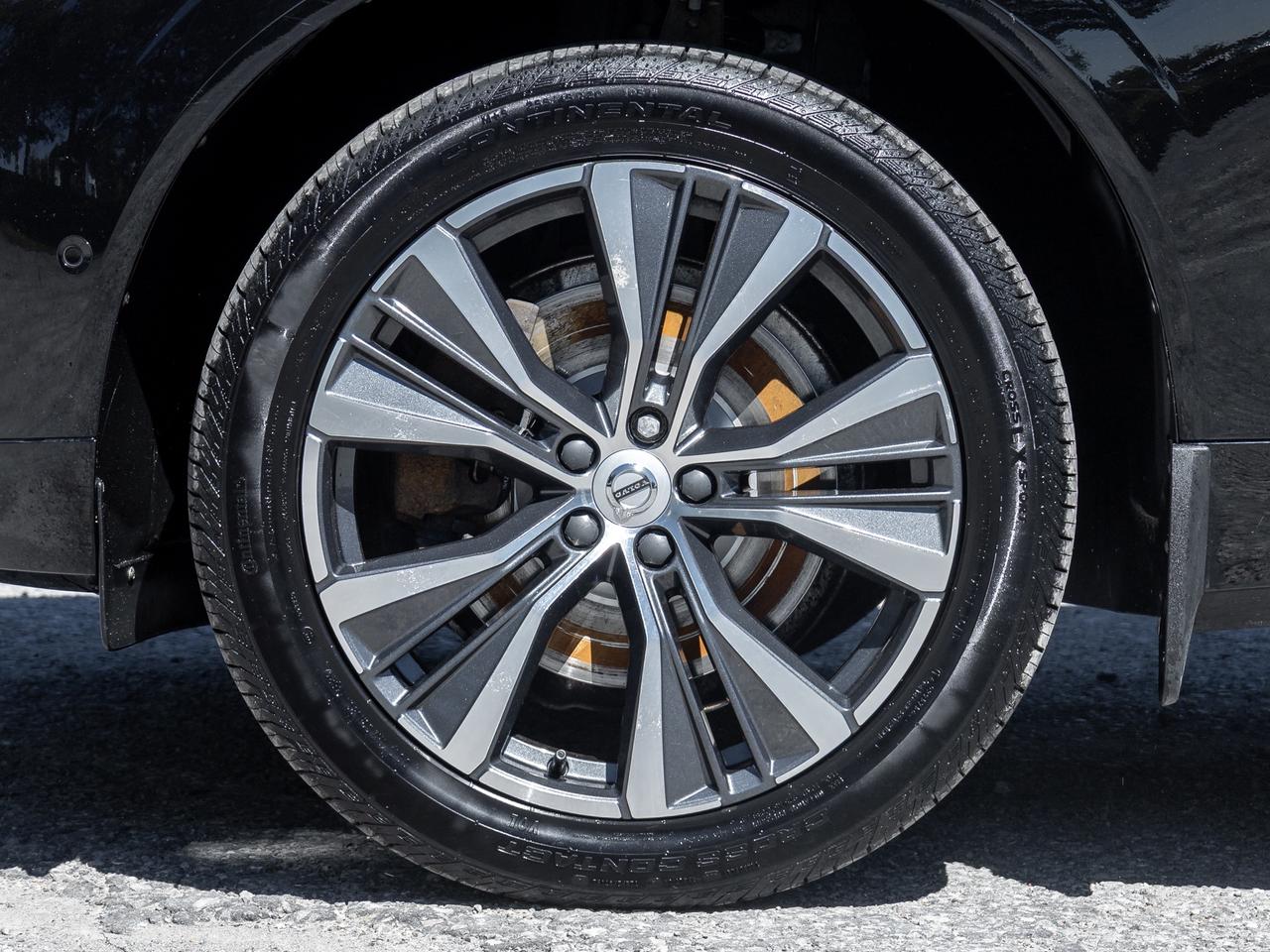2022 Volvo XC60 Recharge T8 eAWD PHEV INSCRIPTION  B & WILKINS  HUD Photo