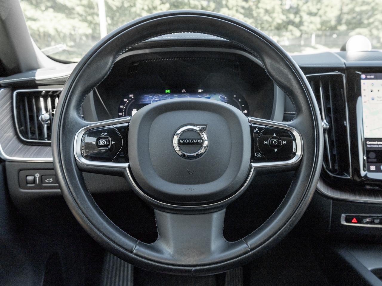 2022 Volvo XC60 Recharge T8 eAWD PHEV INSCRIPTION  B & WILKINS  HUD Photo