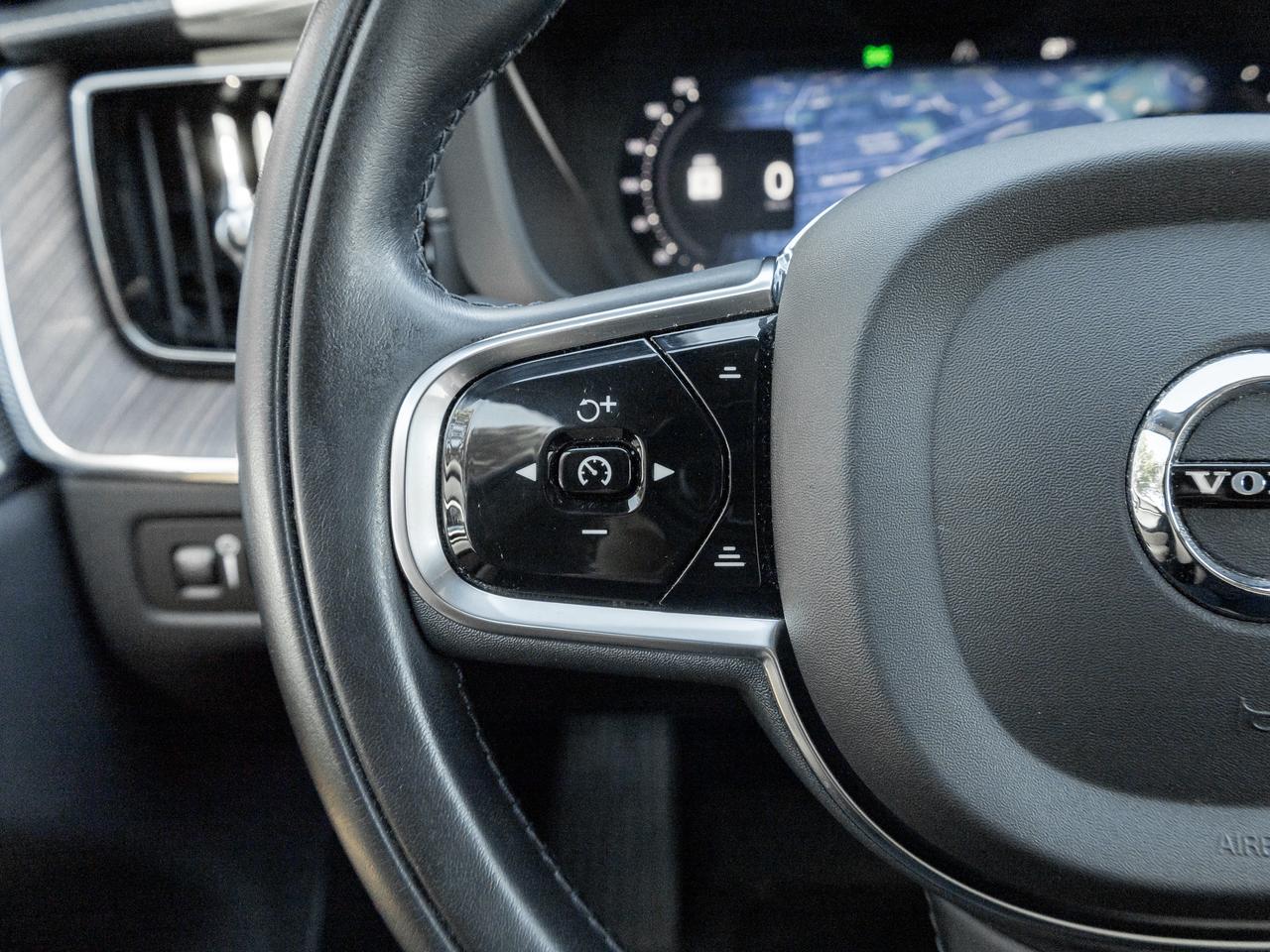 2022 Volvo XC60 Recharge T8 eAWD PHEV INSCRIPTION  B & WILKINS  HUD Photo