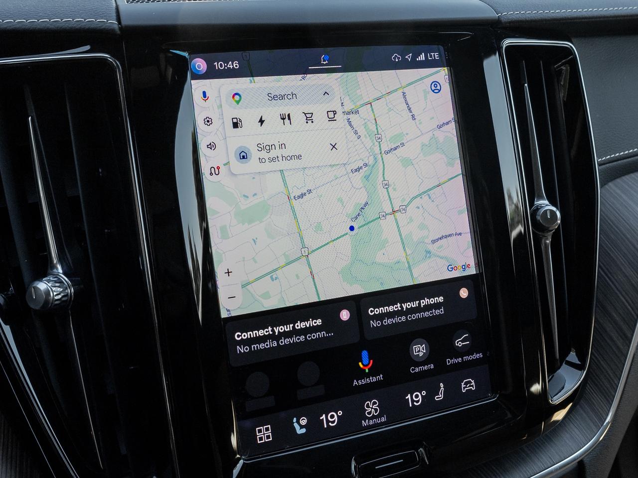 2022 Volvo XC60 Recharge T8 eAWD PHEV INSCRIPTION  B & WILKINS  HUD Photo