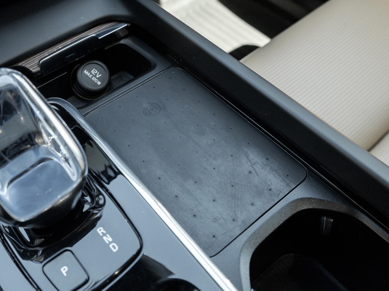 2022 Volvo XC60 Recharge T8 eAWD PHEV INSCRIPTION  B & WILKINS  HUD Photo