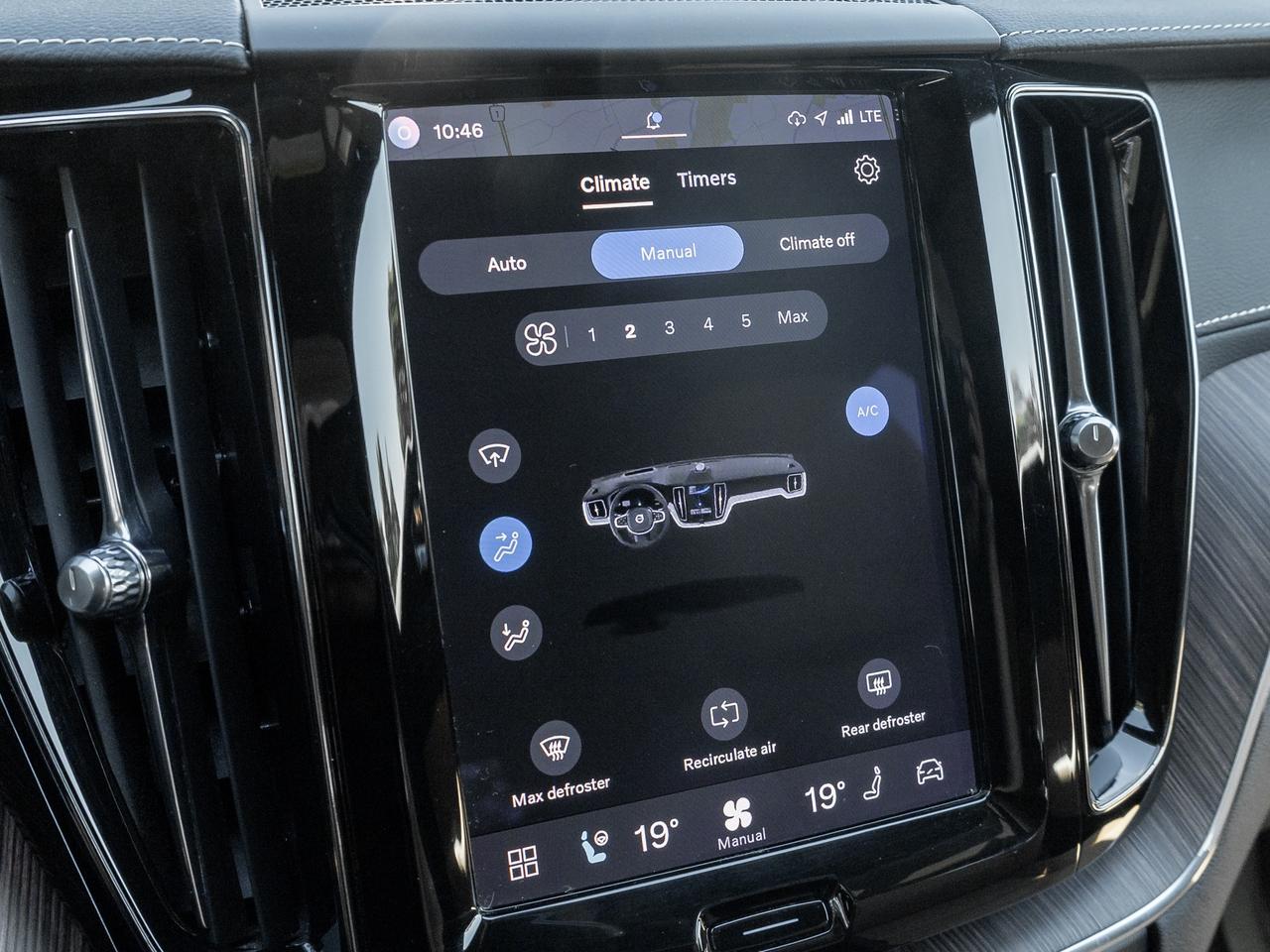 2022 Volvo XC60 Recharge T8 eAWD PHEV INSCRIPTION  B & WILKINS  HUD Photo