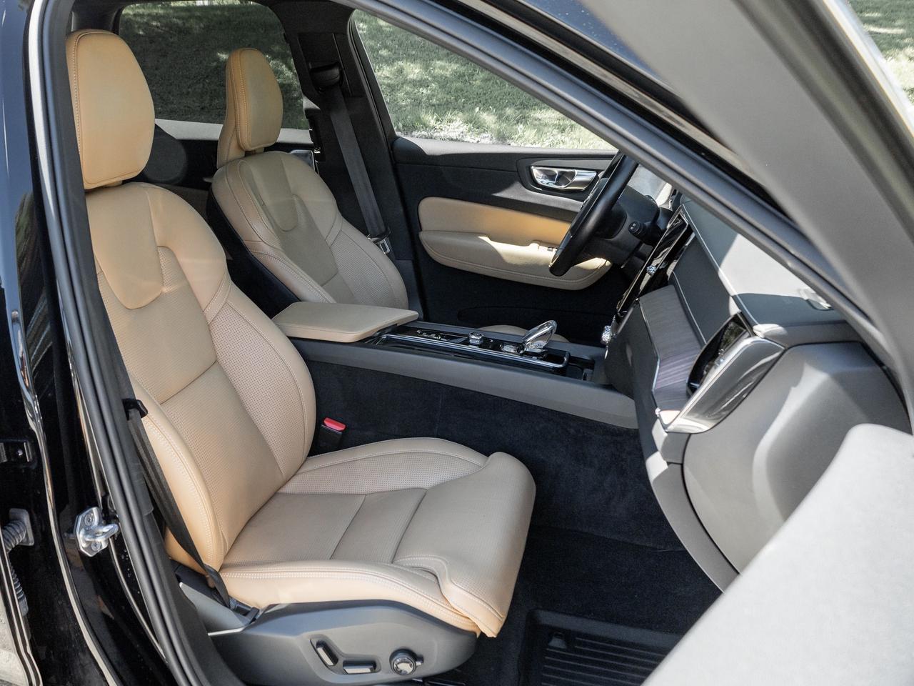 2022 Volvo XC60 Recharge T8 eAWD PHEV INSCRIPTION  B & WILKINS  HUD Photo