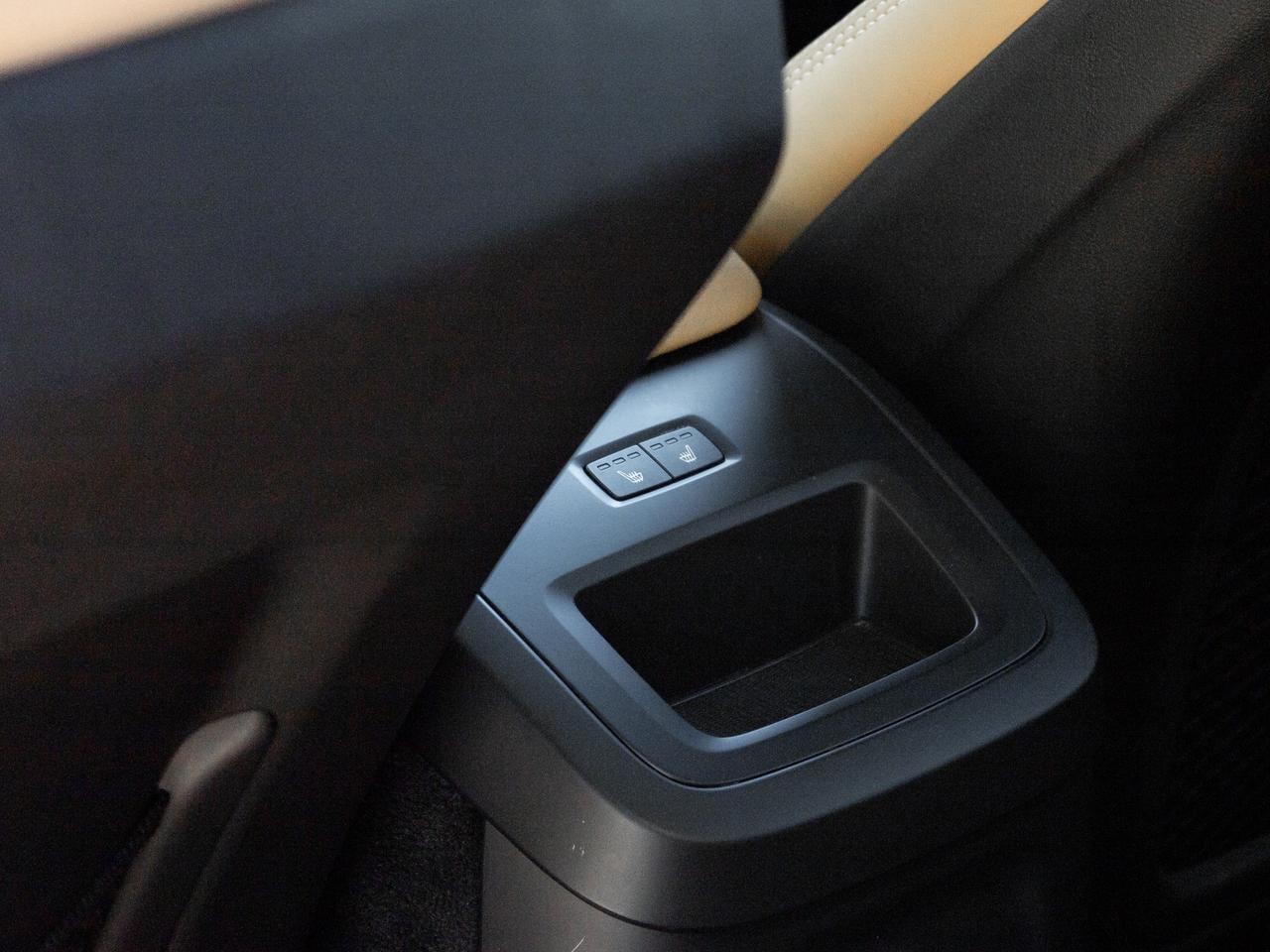 2022 Volvo XC60 Recharge T8 eAWD PHEV INSCRIPTION  B & WILKINS  HUD Photo