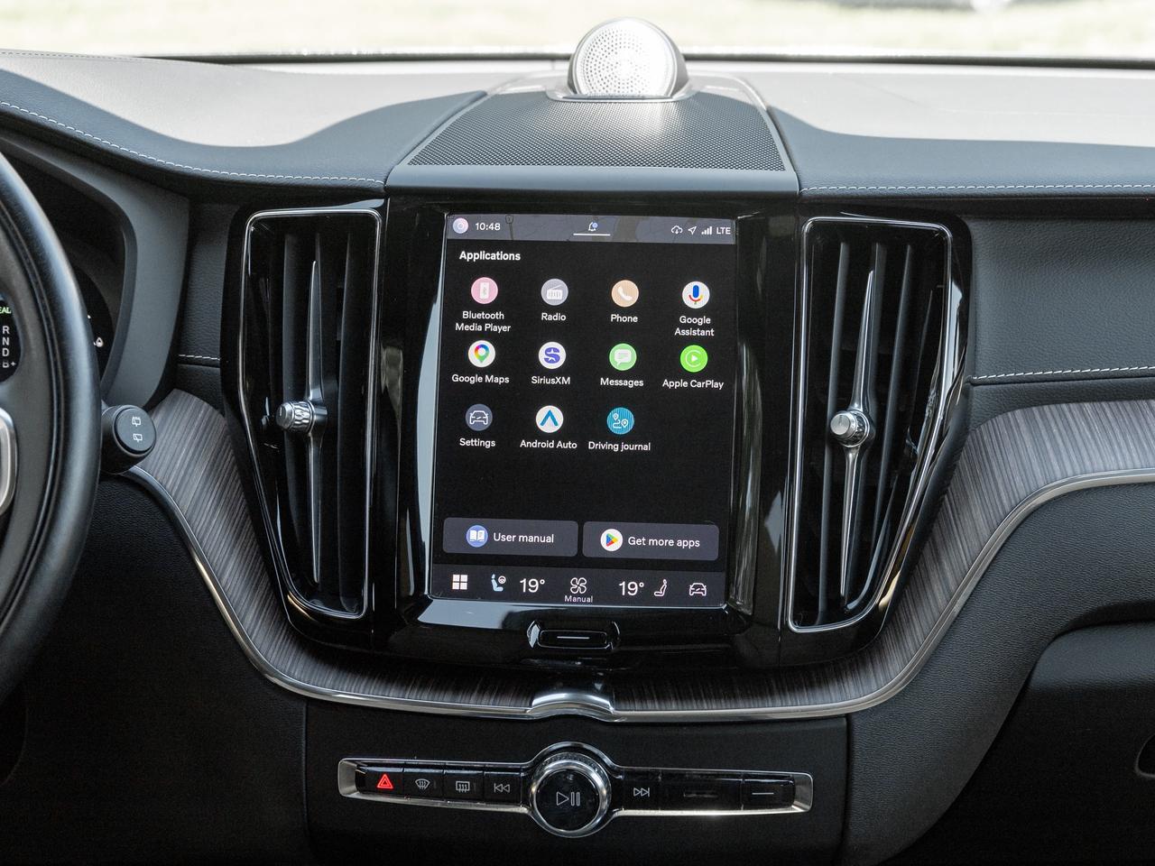 2022 Volvo XC60 Recharge T8 eAWD PHEV INSCRIPTION  B & WILKINS  HUD Photo