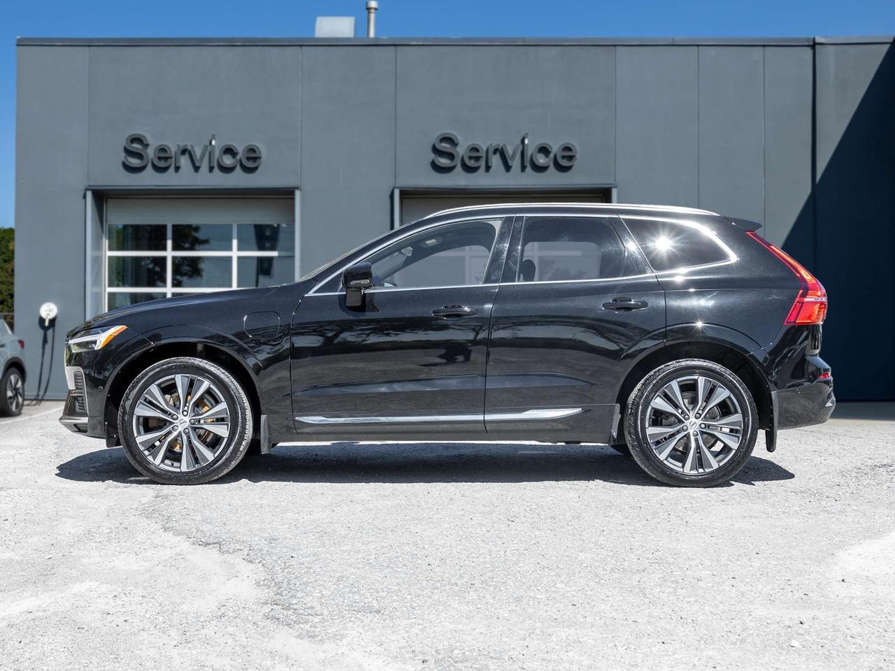 2022 Volvo XC60 T8 eAWD PHEV INSCRIPTION  B & WILKINS  HUD Photo