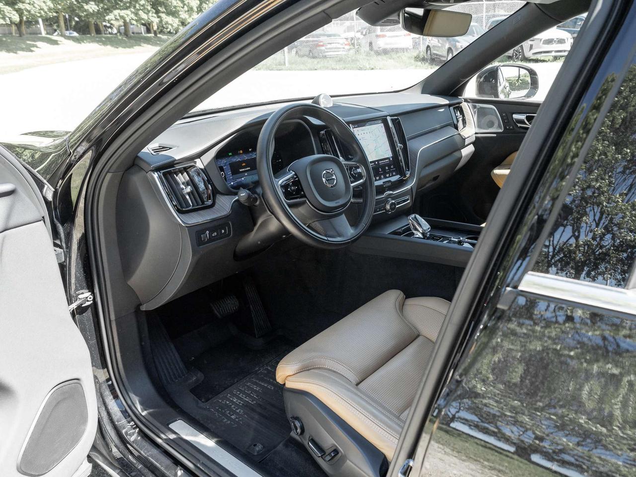 2022 Volvo XC60 T8 eAWD PHEV INSCRIPTION  B & WILKINS  HUD Photo