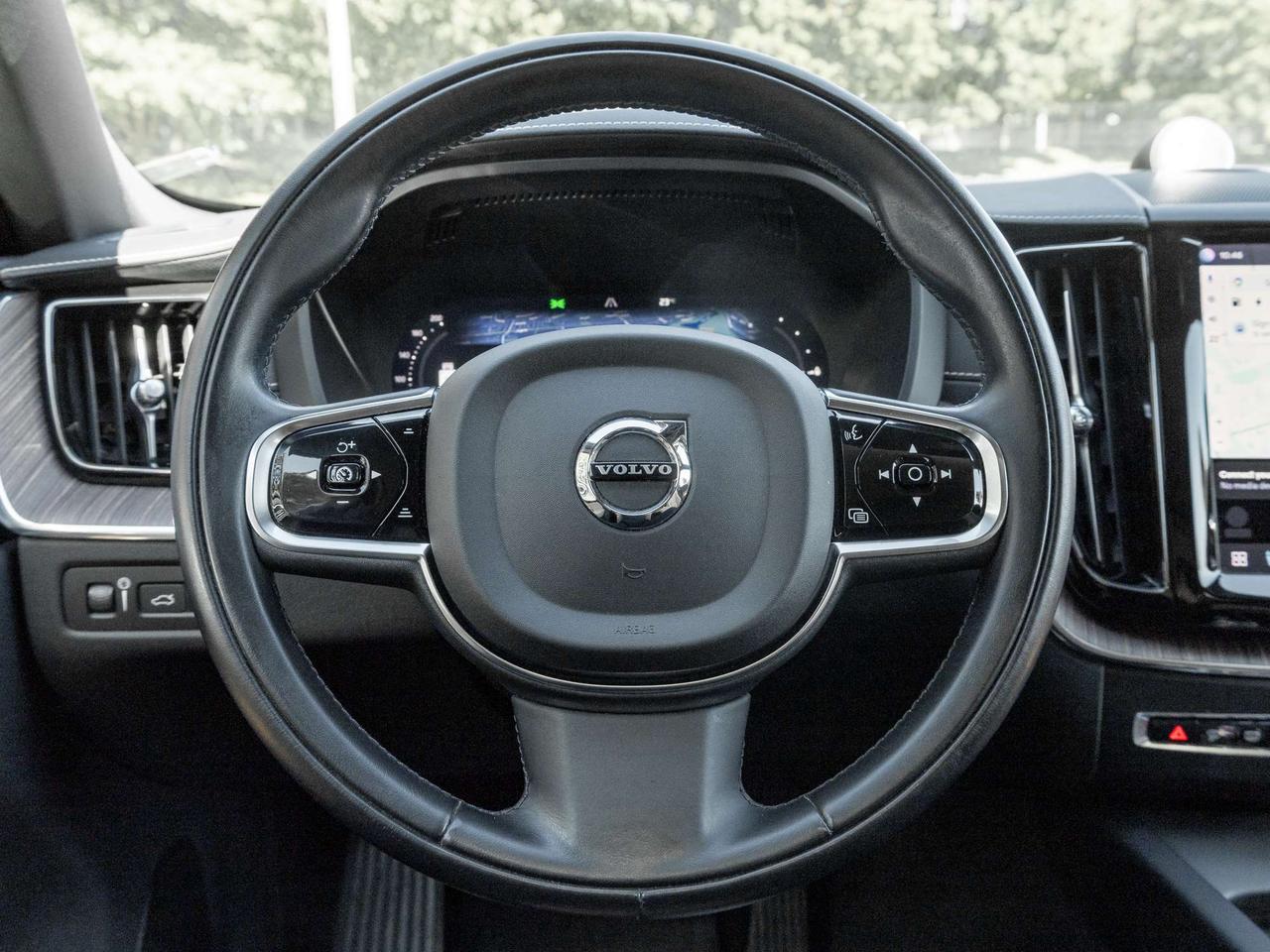 2022 Volvo XC60 T8 eAWD PHEV INSCRIPTION  B & WILKINS  HUD Photo