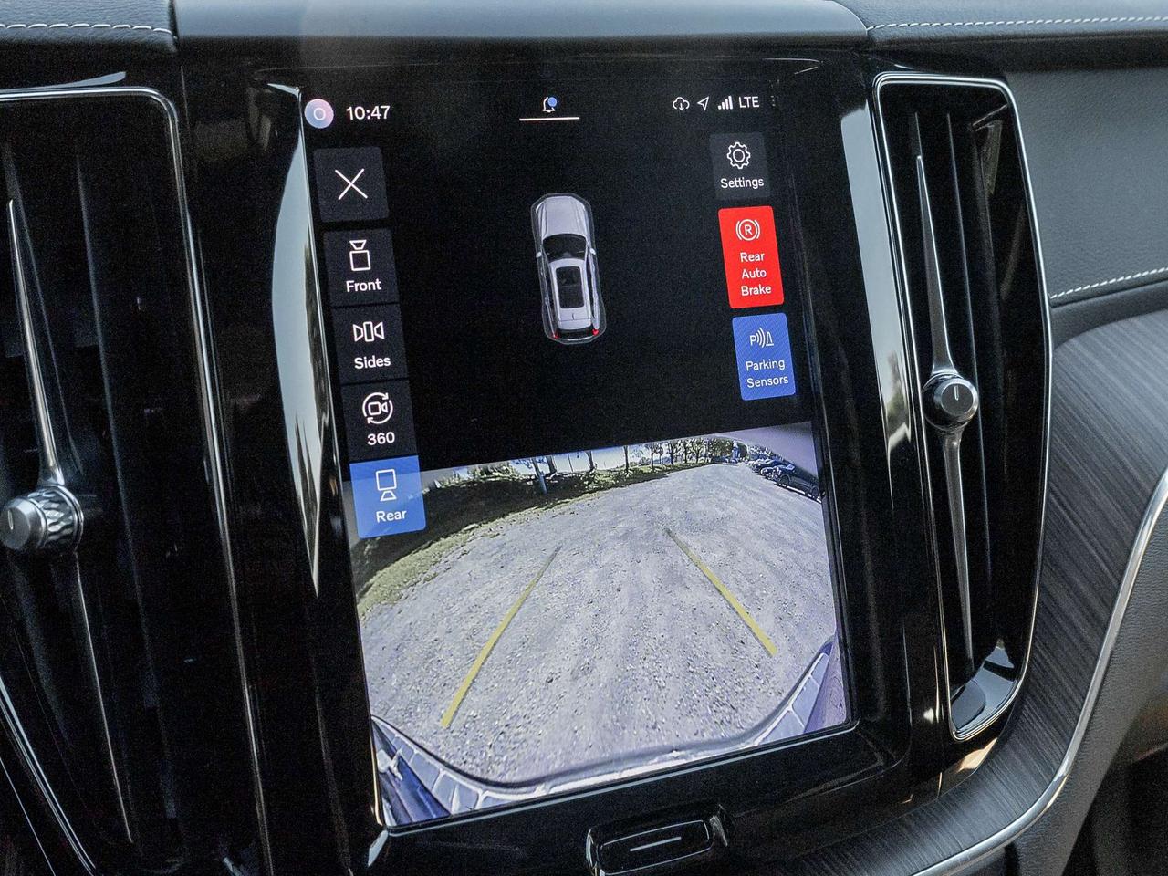 2022 Volvo XC60 T8 eAWD PHEV INSCRIPTION  B & WILKINS  HUD Photo