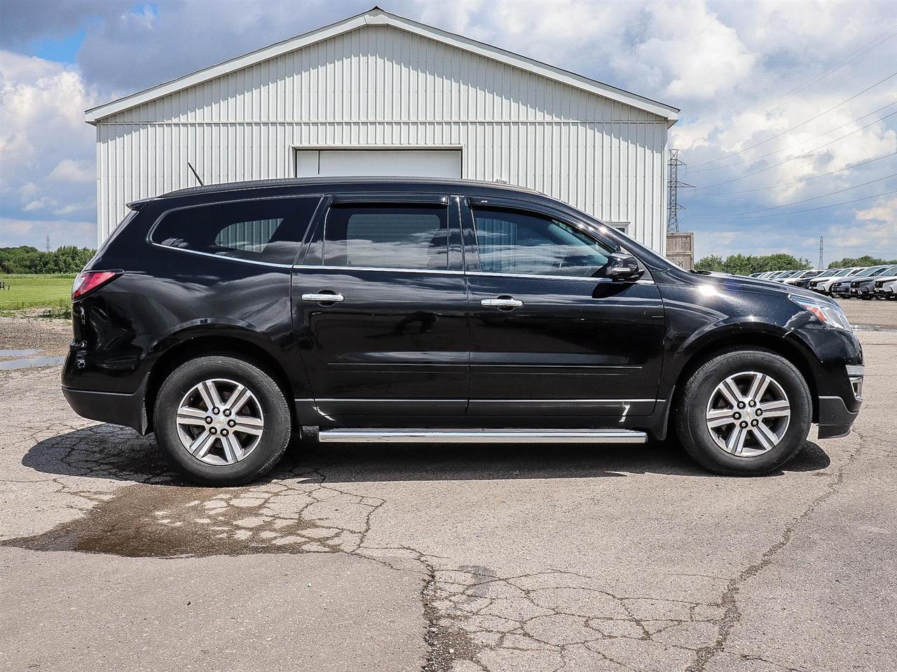 2016 Chevrolet Traverse LT Photo2