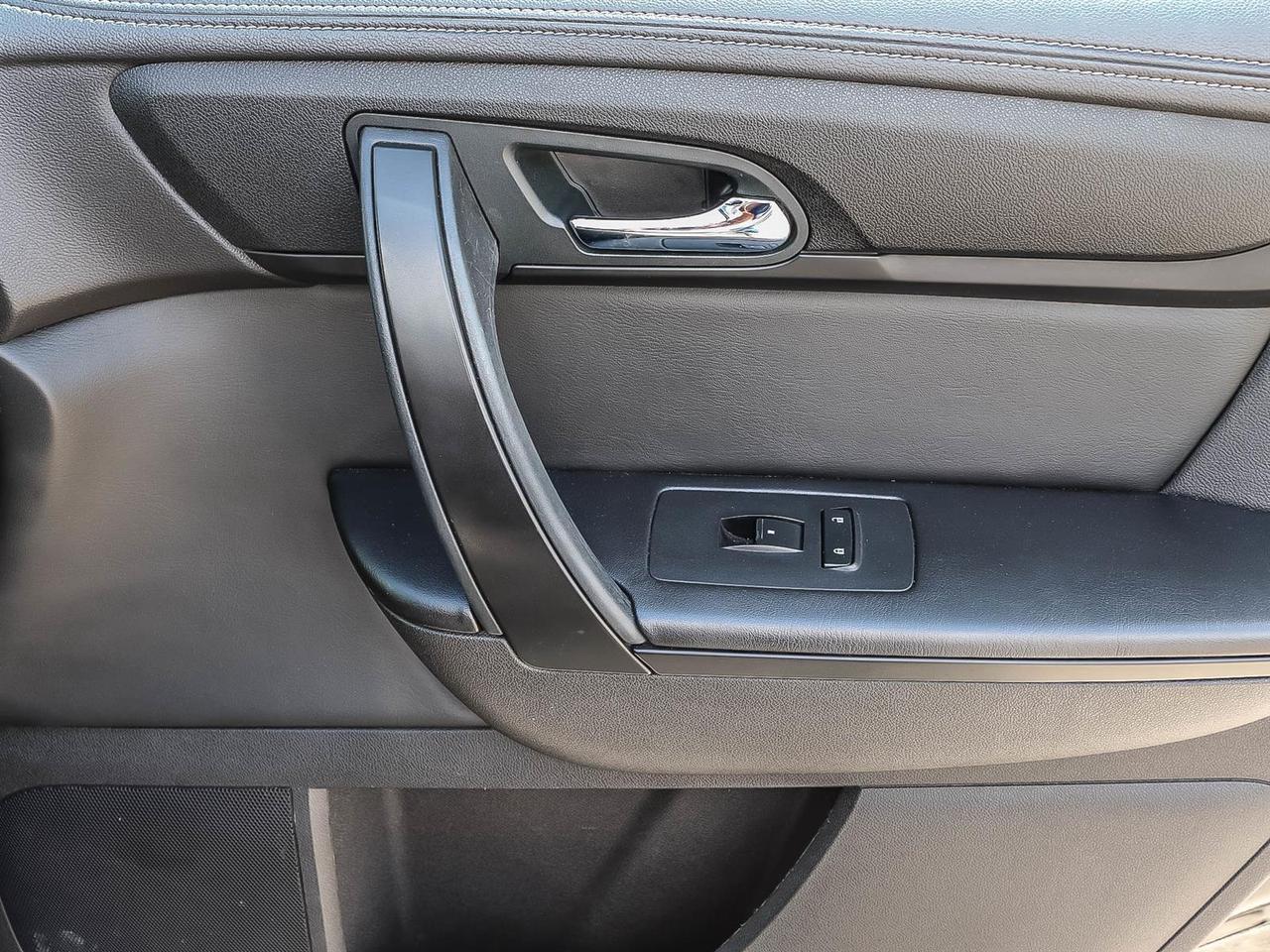 2016 Chevrolet Traverse LT Photo