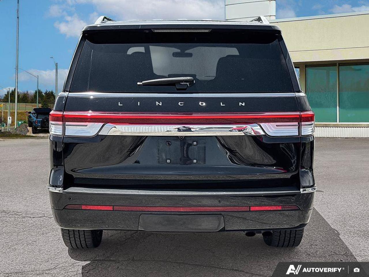 2023 Lincoln Navigator Reserve   201A   HTD STEER WHEEL   NAV Photo