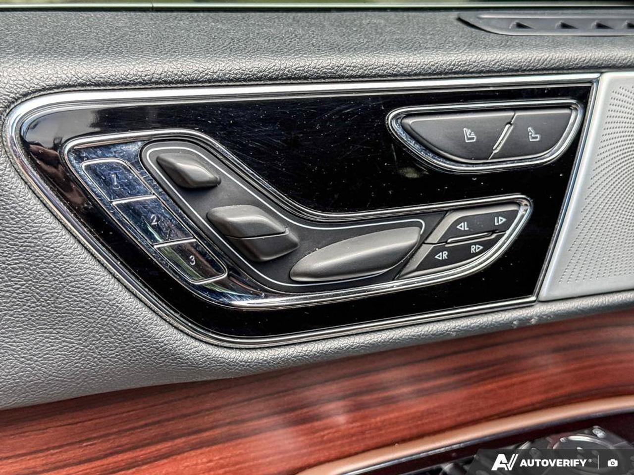 2023 Lincoln Navigator Reserve   201A   HTD STEER WHEEL   NAV Photo