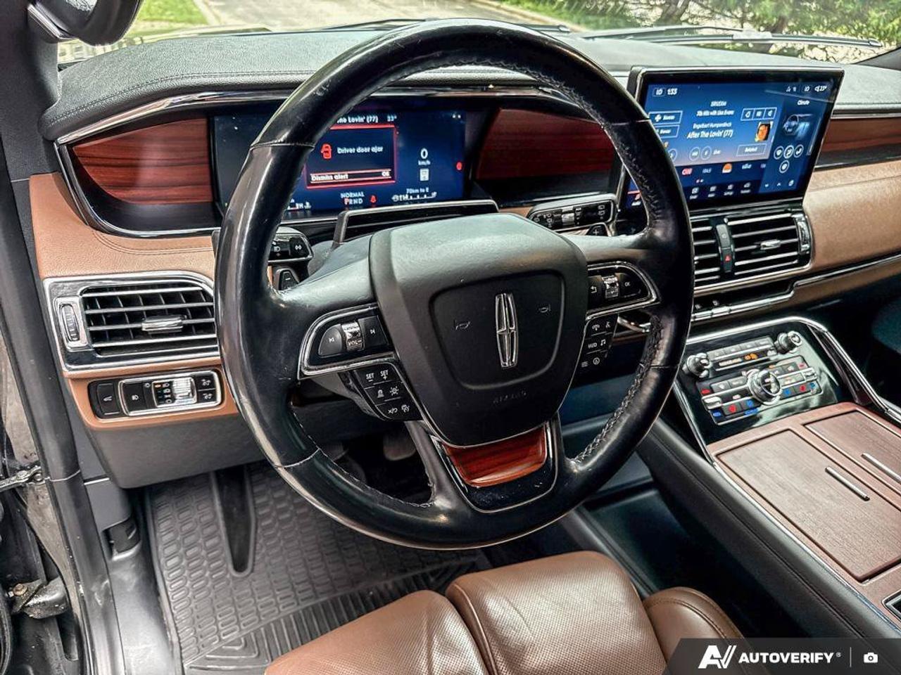 2023 Lincoln Navigator Reserve   201A   HTD STEER WHEEL   NAV Photo