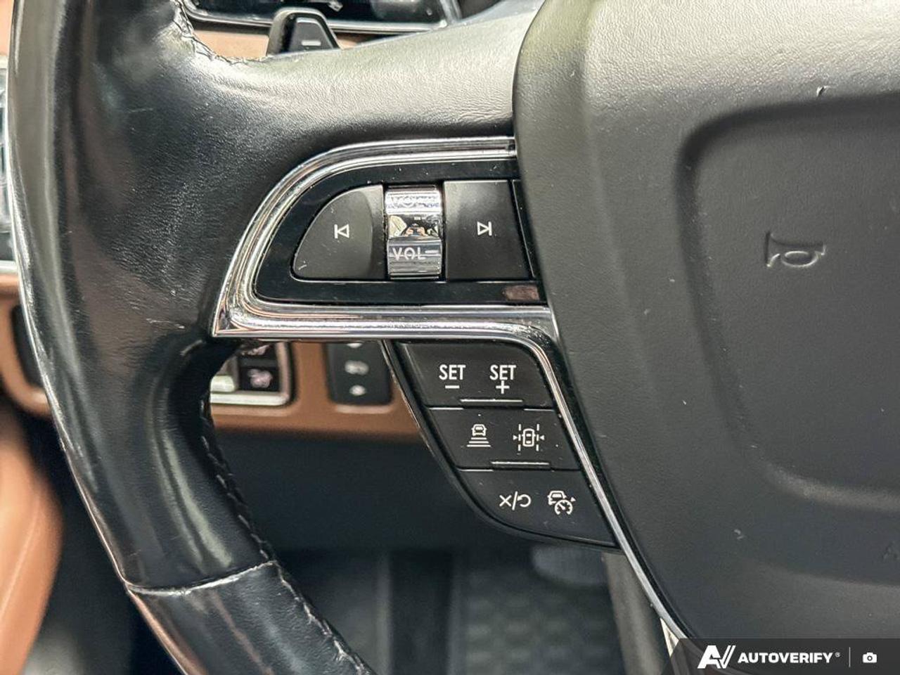 2023 Lincoln Navigator Reserve   201A   HTD STEER WHEEL   NAV Photo