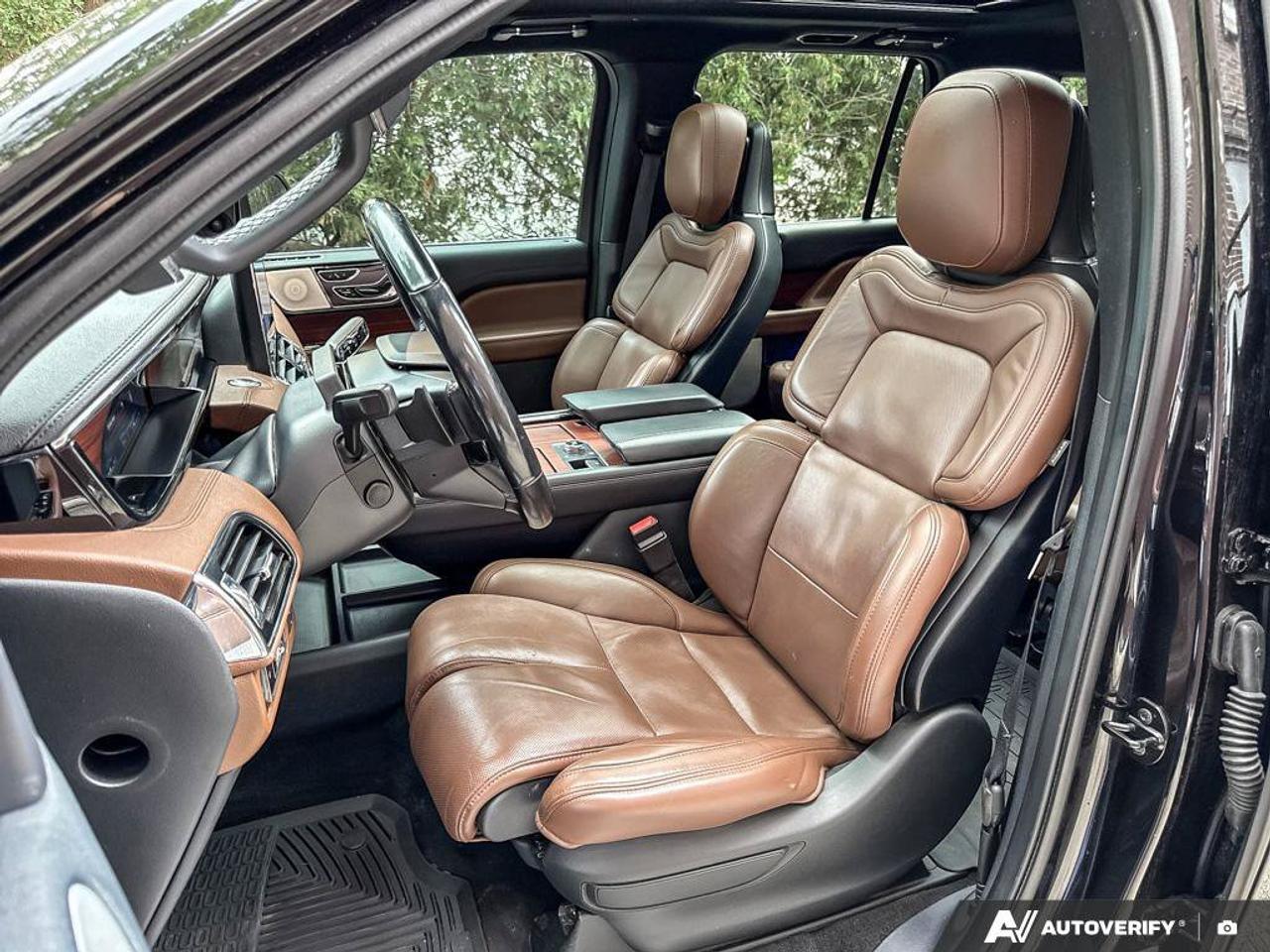 2023 Lincoln Navigator Reserve   201A   HTD STEER WHEEL   NAV Photo