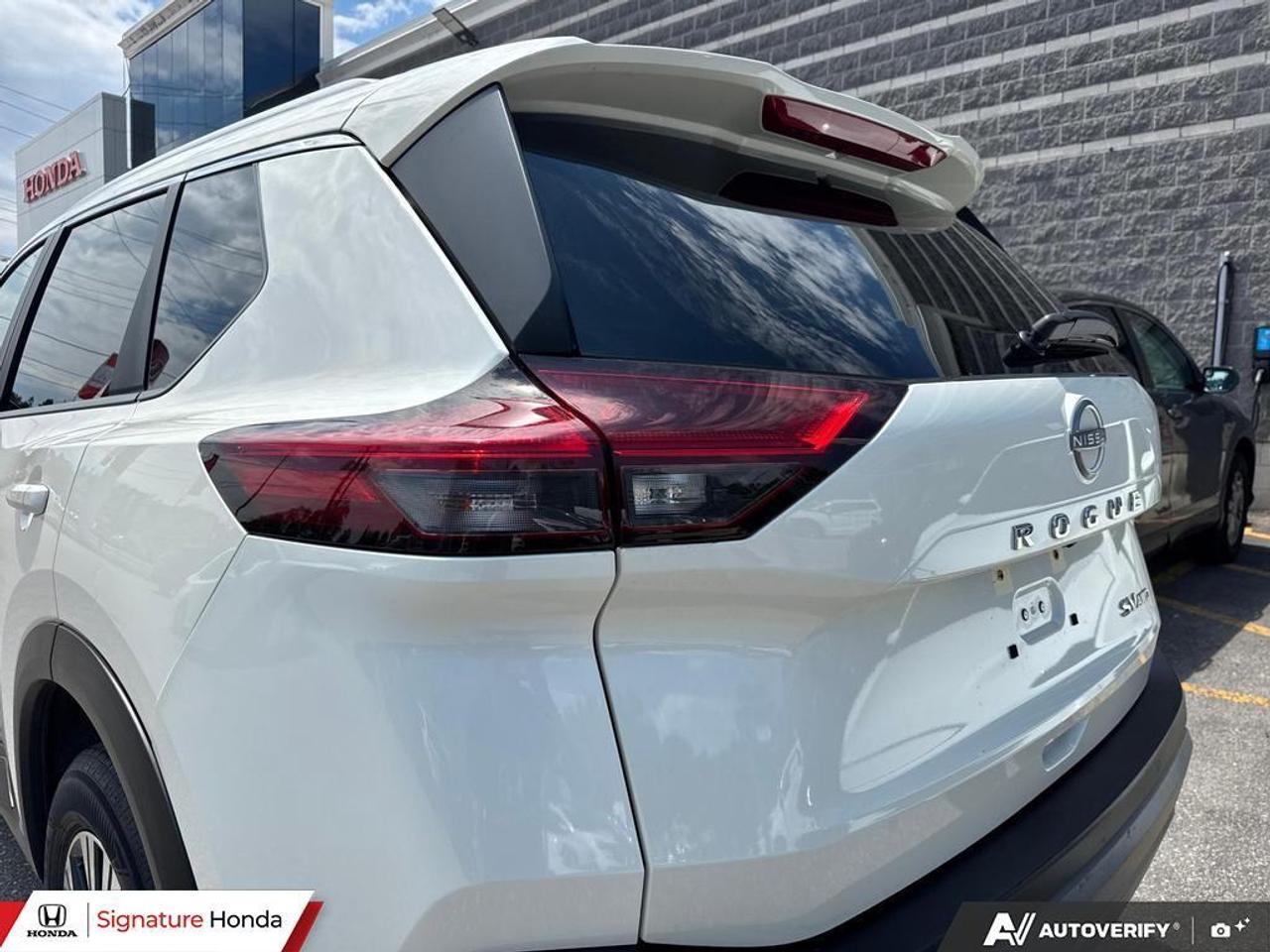 2023 Nissan Rogue SV MOONROOF Photo