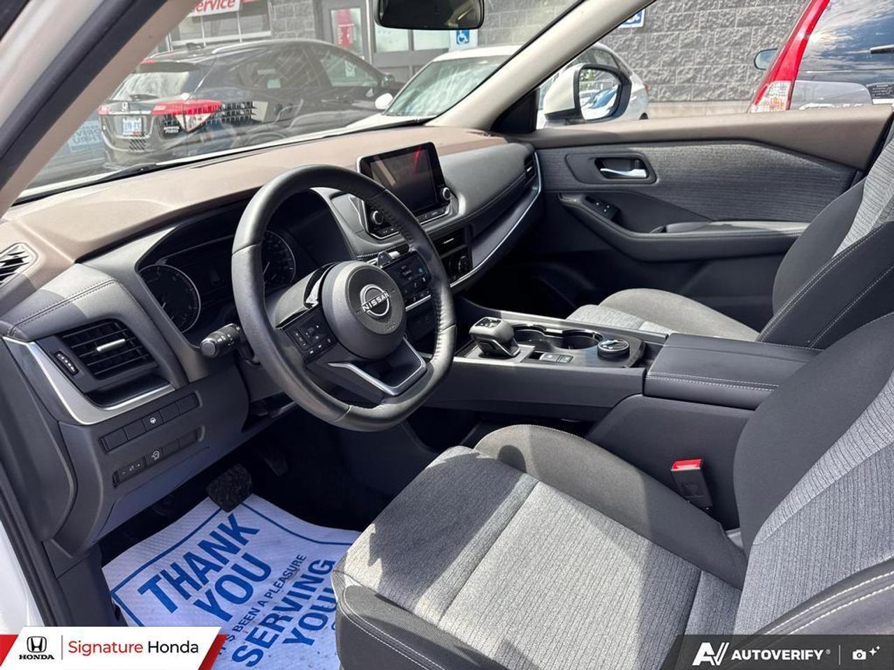 2023 Nissan Rogue SV MOONROOF Photo