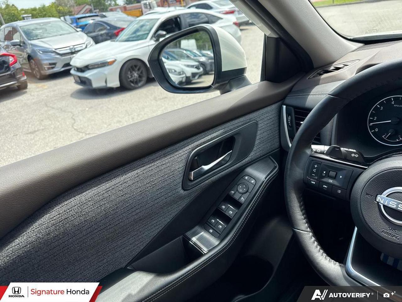 2023 Nissan Rogue SV MOONROOF Photo