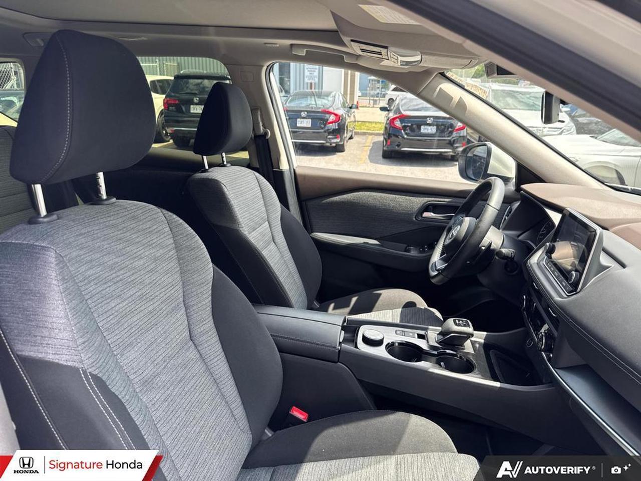 2023 Nissan Rogue SV MOONROOF Photo