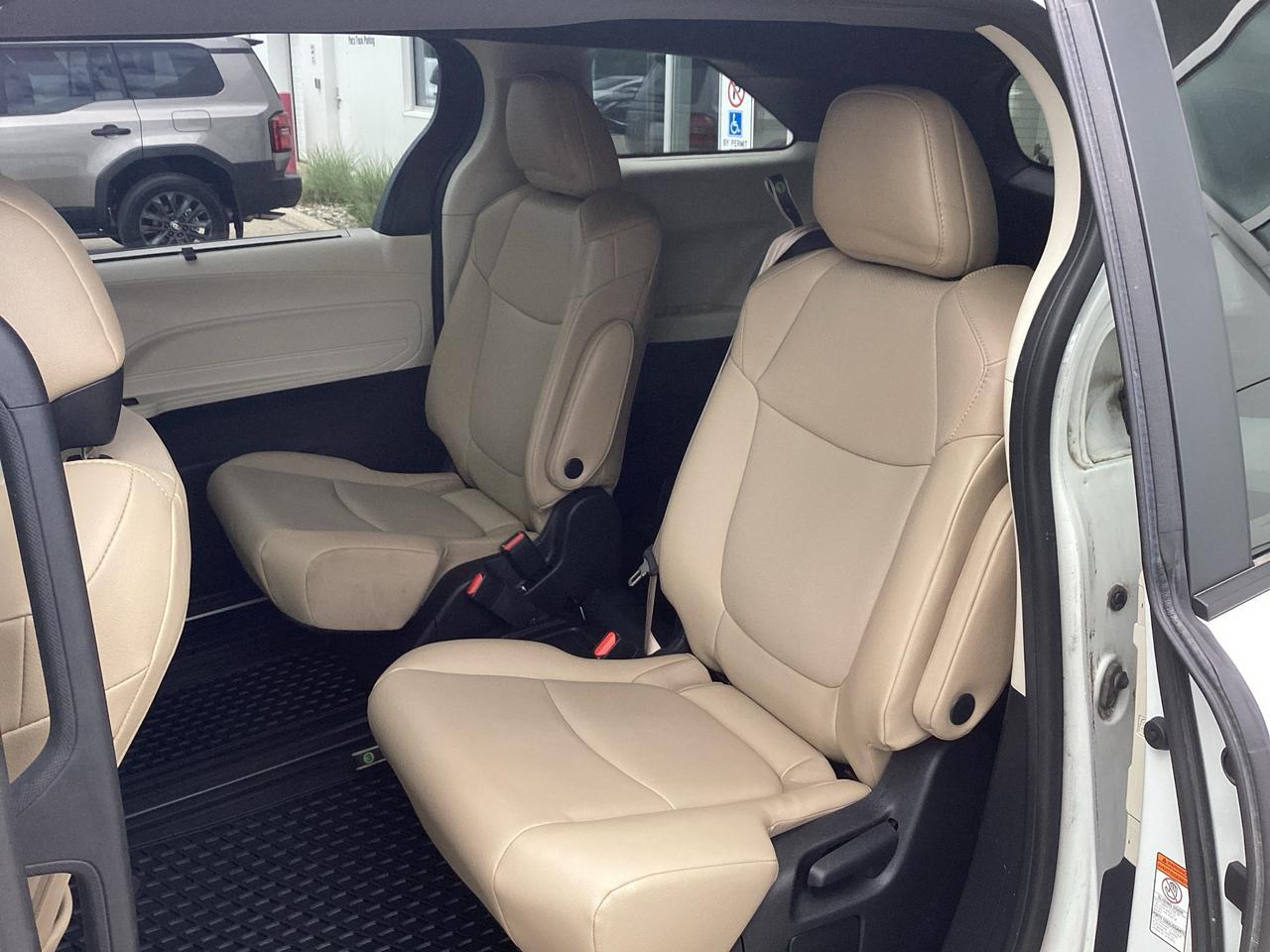 2021 Toyota Sienna XLE 8-Passenger FWD Photo