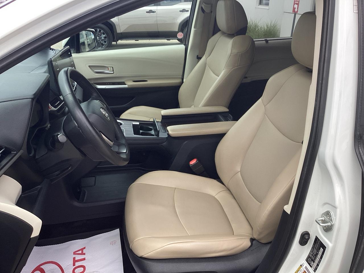 2021 Toyota Sienna XLE 8-Passenger FWD Photo