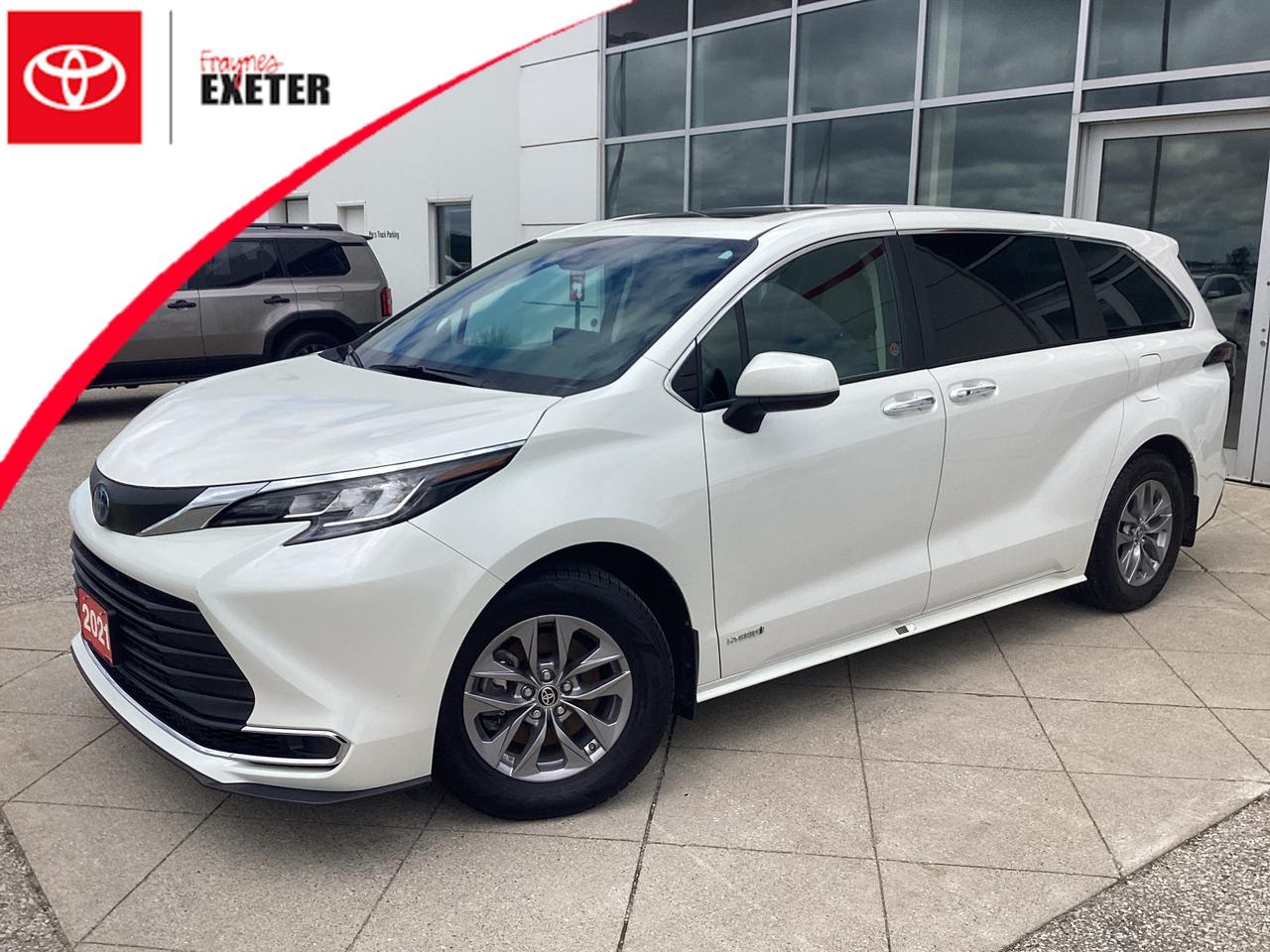 2021 Toyota Sienna XLE 8-Passenger FWD Photo0