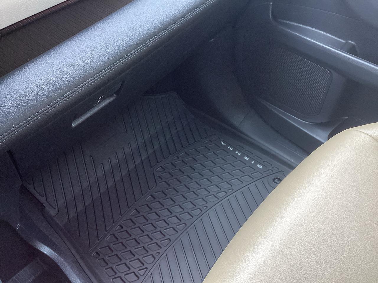 2021 Toyota Sienna XLE 8-Passenger FWD Photo