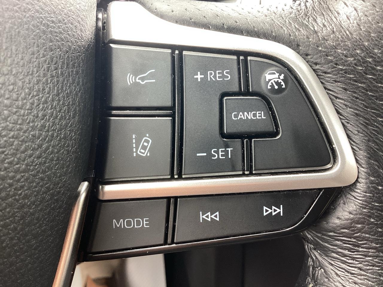 2021 Toyota Sienna XLE 8-Passenger FWD Photo