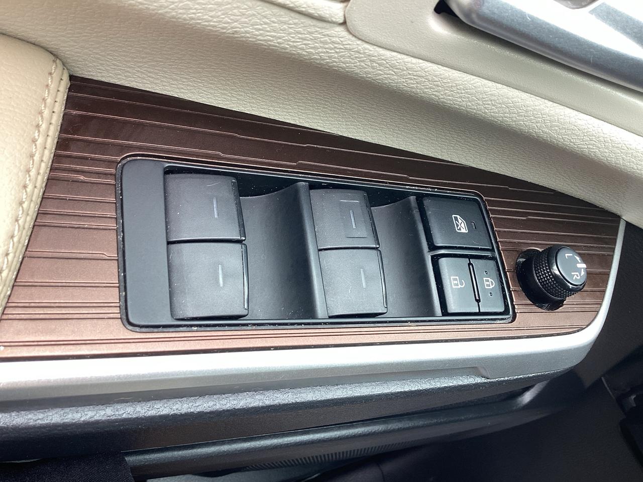 2021 Toyota Sienna XLE 8-Passenger FWD Photo
