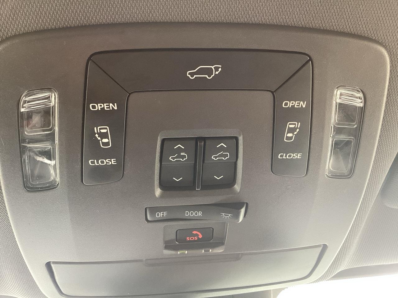 2021 Toyota Sienna XLE 8-Passenger FWD Photo