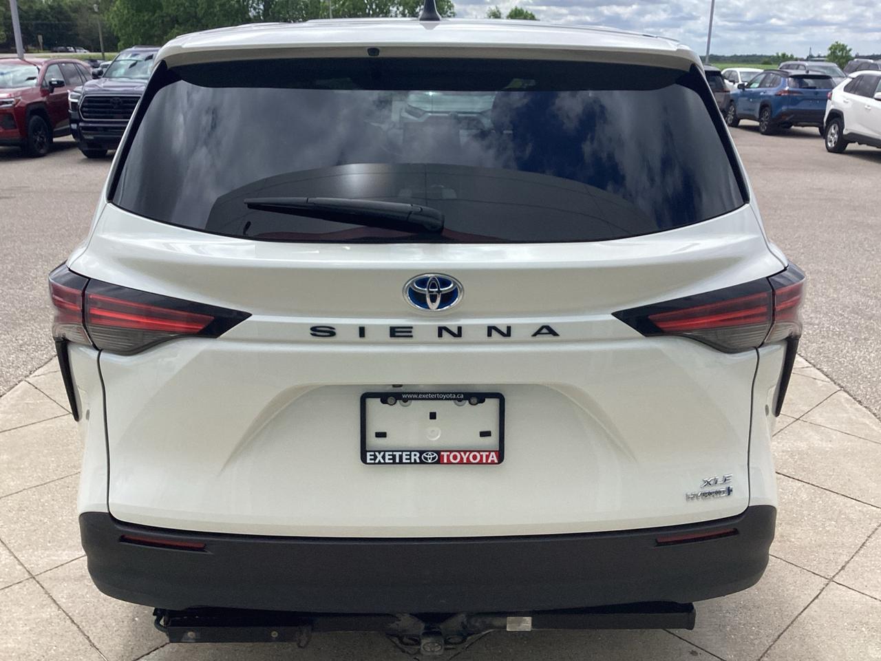 2021 Toyota Sienna XLE 8-Passenger FWD Photo