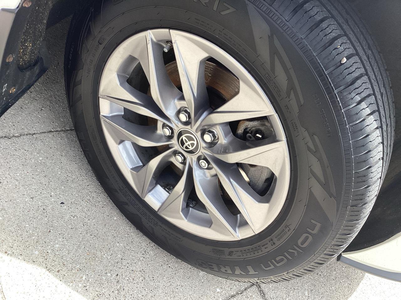 2021 Toyota Sienna XLE 8-Passenger FWD Photo