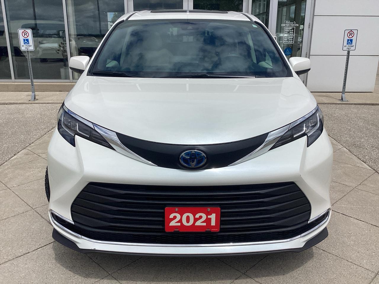 2021 Toyota Sienna XLE 8-Passenger FWD Photo