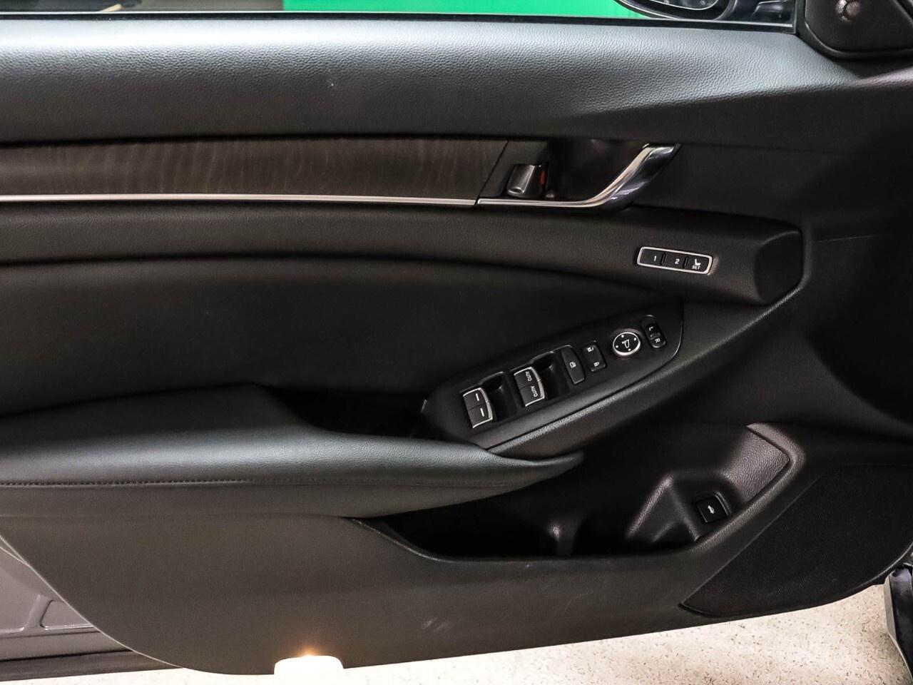 2019 Honda Accord Sedan Touring CVT Sedan Photo4