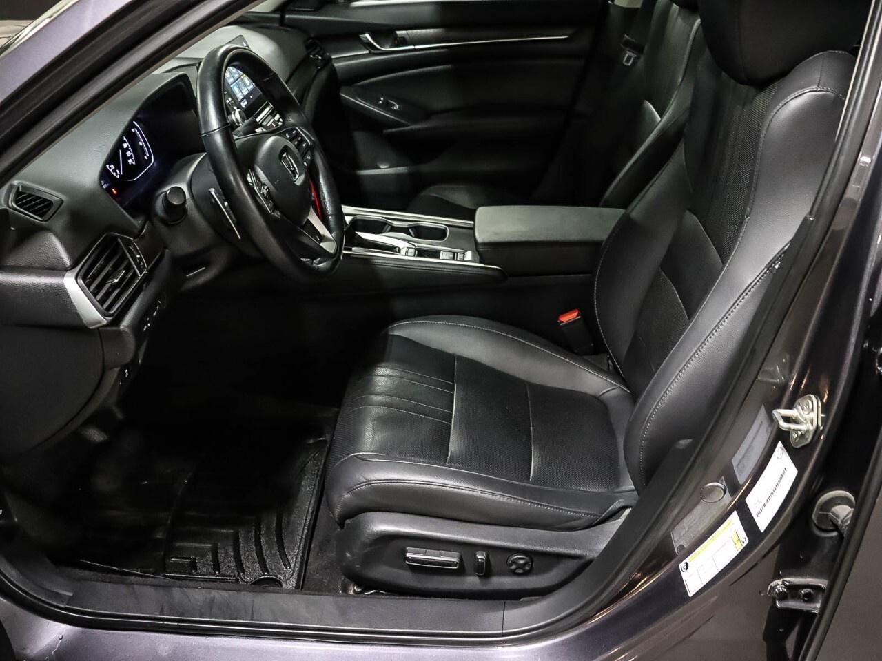 2019 Honda Accord Sedan Touring CVT Sedan Photo