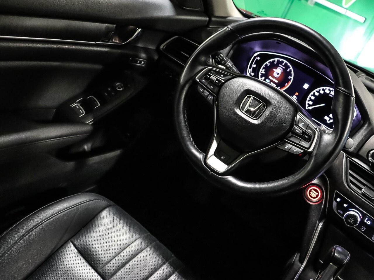 2019 Honda Accord Sedan Touring CVT Sedan Photo