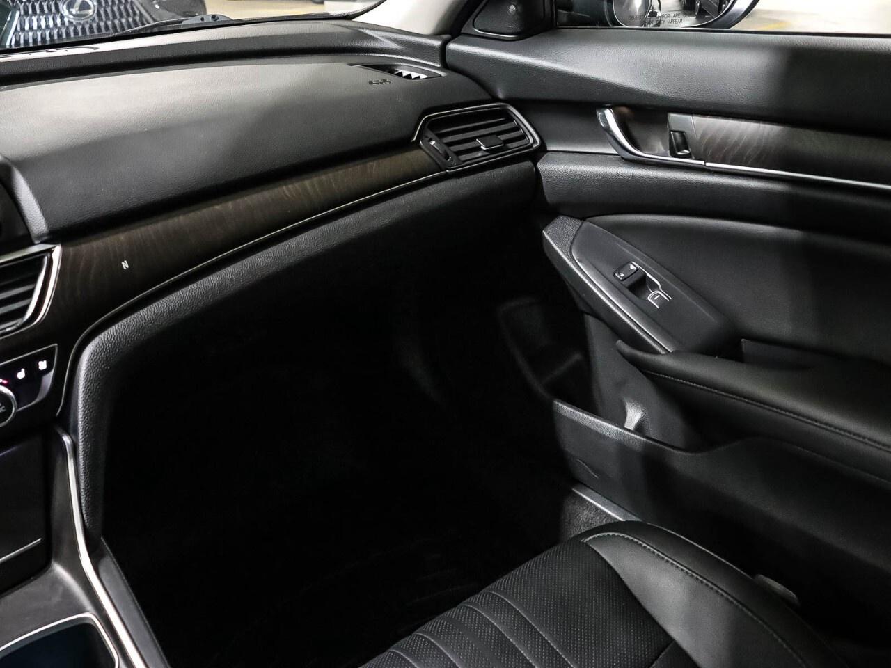 2019 Honda Accord Sedan Touring CVT Sedan Photo