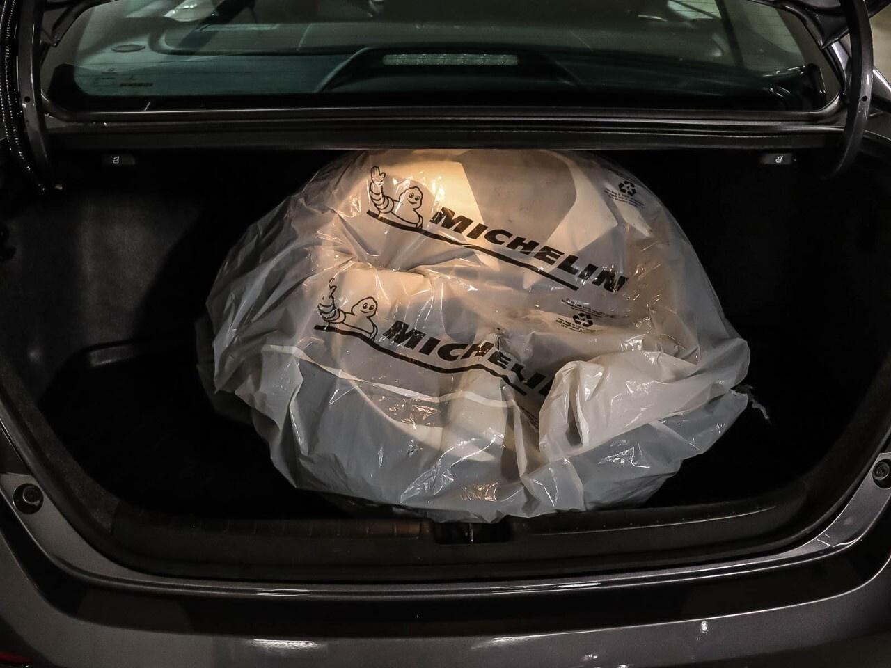 2019 Honda Accord Sedan Touring CVT Sedan Photo