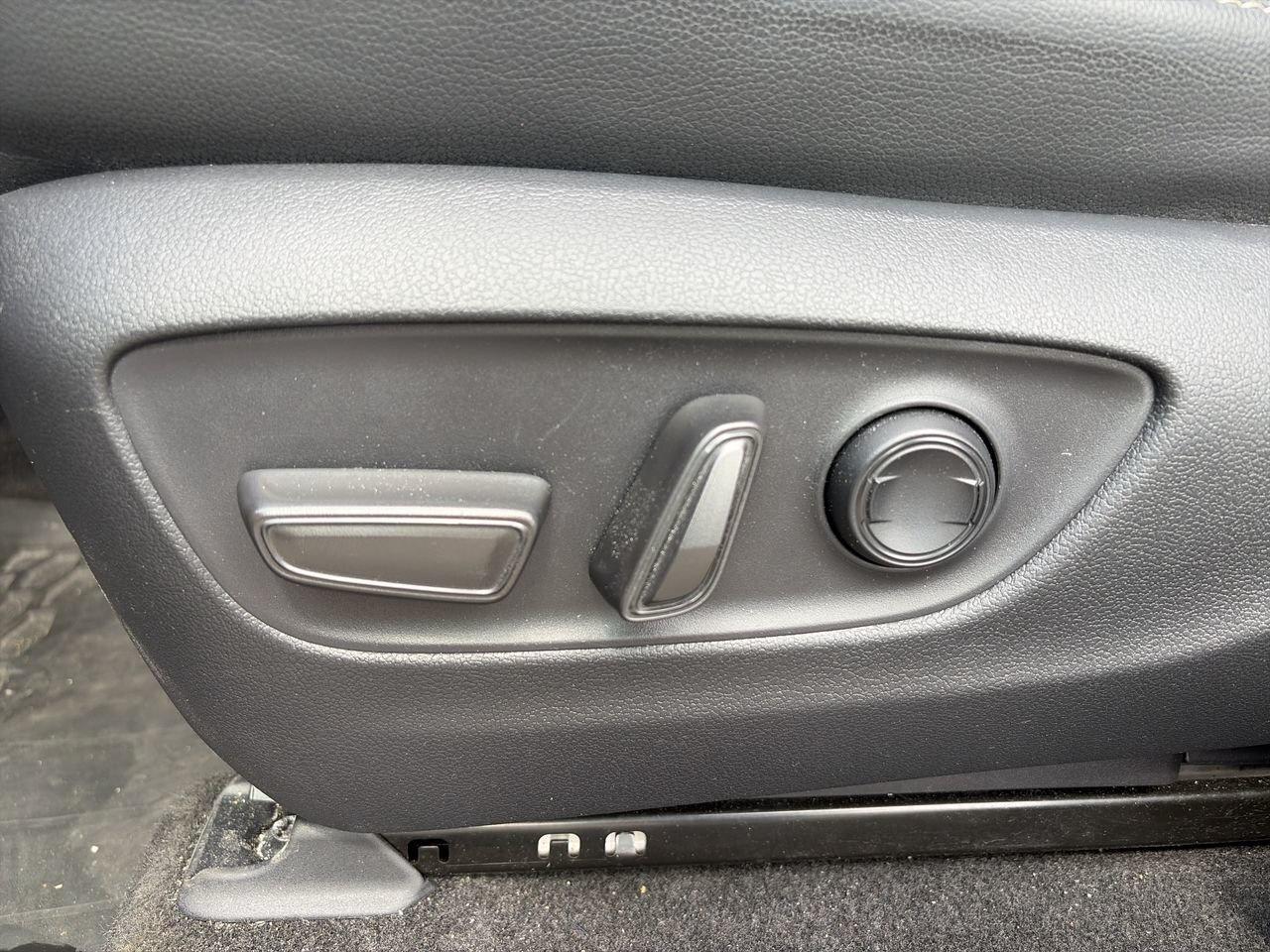 2025 Toyota Land Cruiser 6.95%TCUV   LEATHER   SUNROOF   HEAT/VENT SEATS Photo