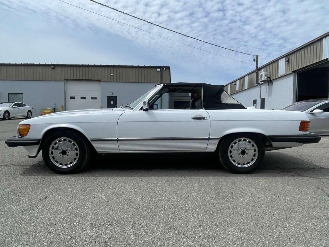 1987 Mercedes-Benz 560 2dr Roadster 560SL Photo