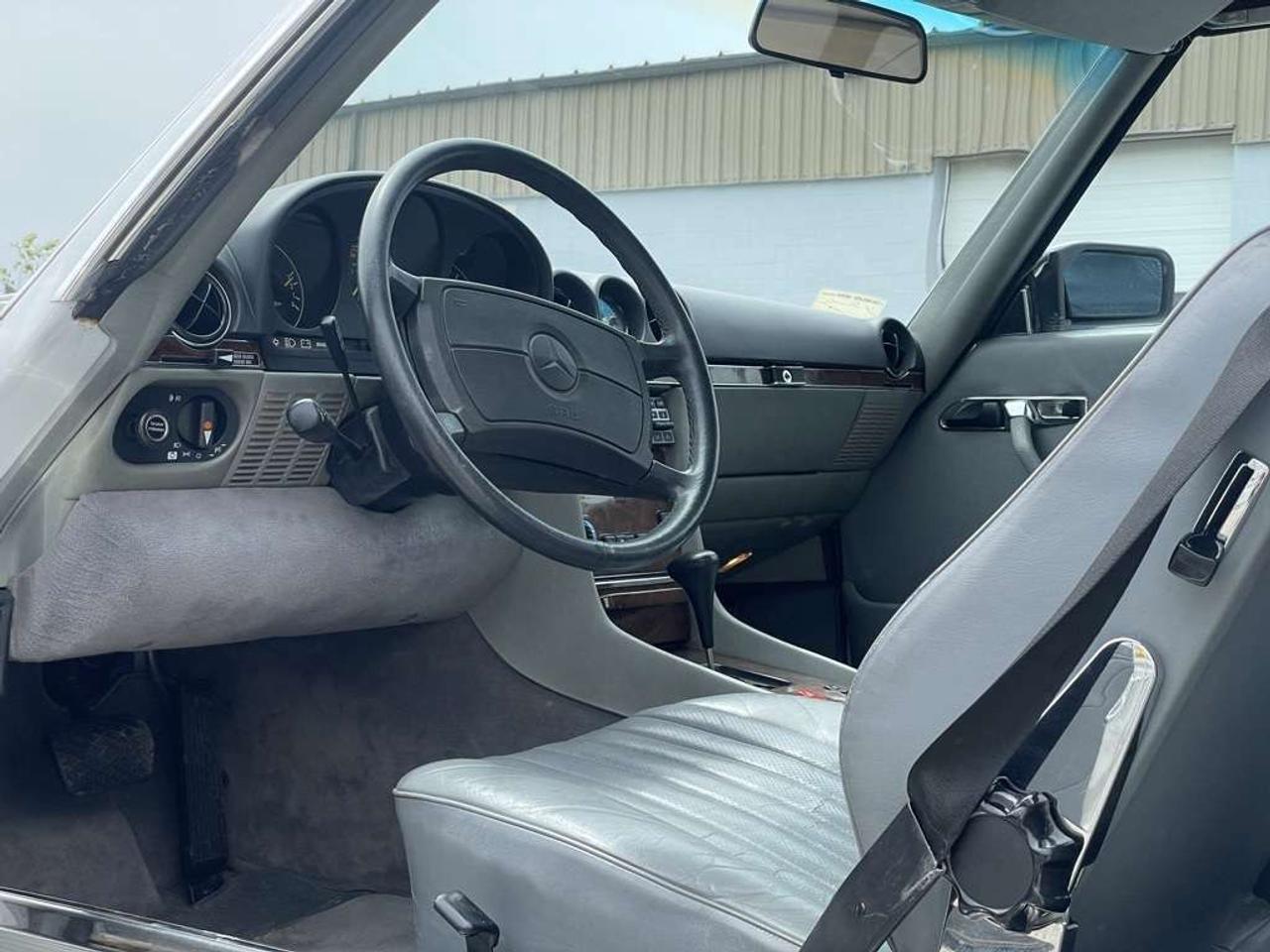 1987 Mercedes-Benz 560 2dr Roadster 560SL Photo