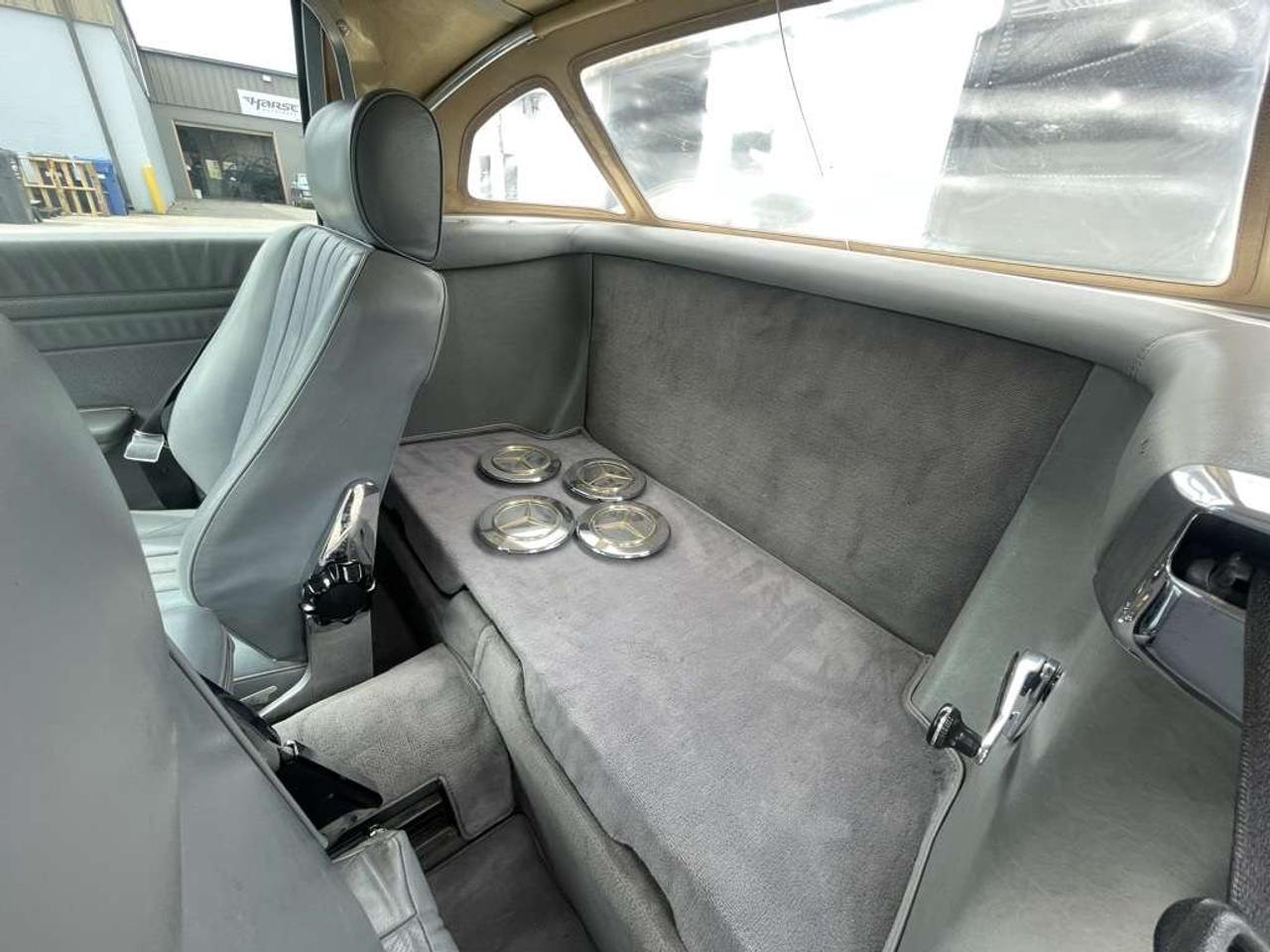 1987 Mercedes-Benz 560 2dr Roadster 560SL Photo