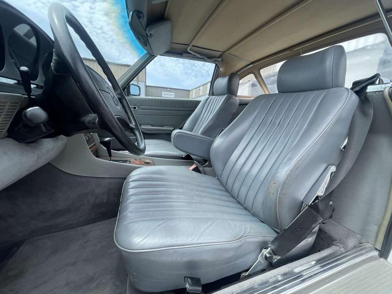 1987 Mercedes-Benz 560 2dr Roadster 560SL Photo