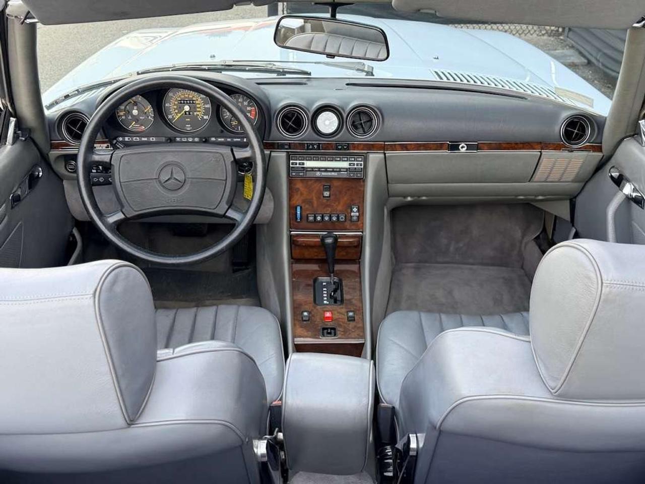 1987 Mercedes-Benz 560 2dr Roadster 560SL Photo