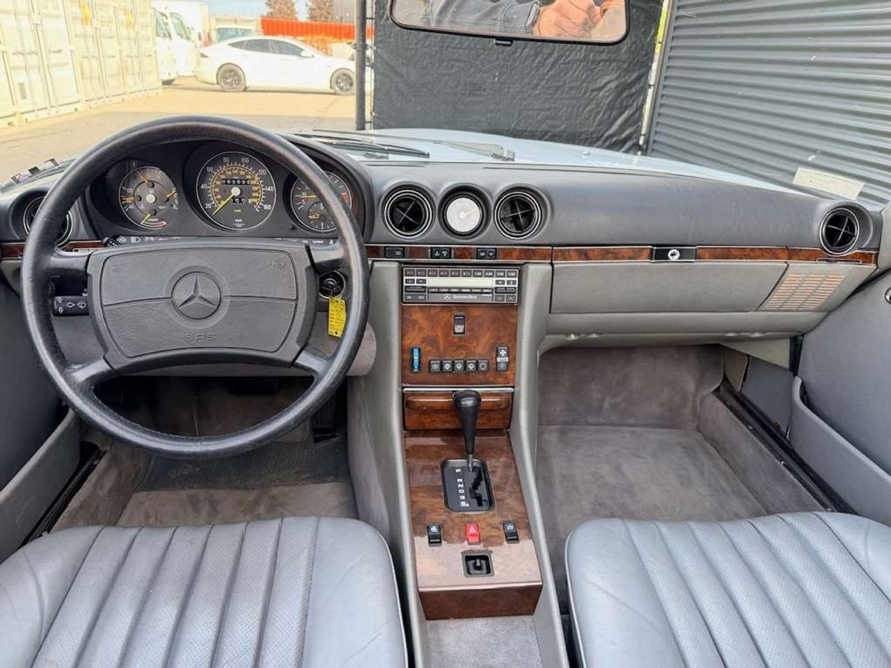 1987 Mercedes-Benz 560 2dr Roadster 560SL Photo